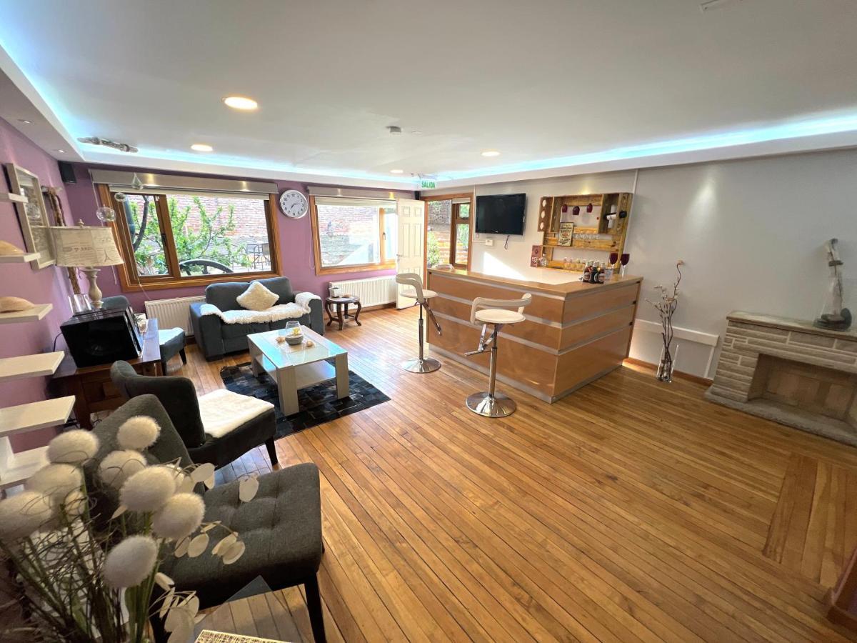 Incredible Downtown Duplex With Interior Backyard Apartment ปุนตาอาเรนาส ภายนอก รูปภาพ